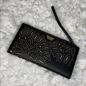 BLACK VS WRISTLET